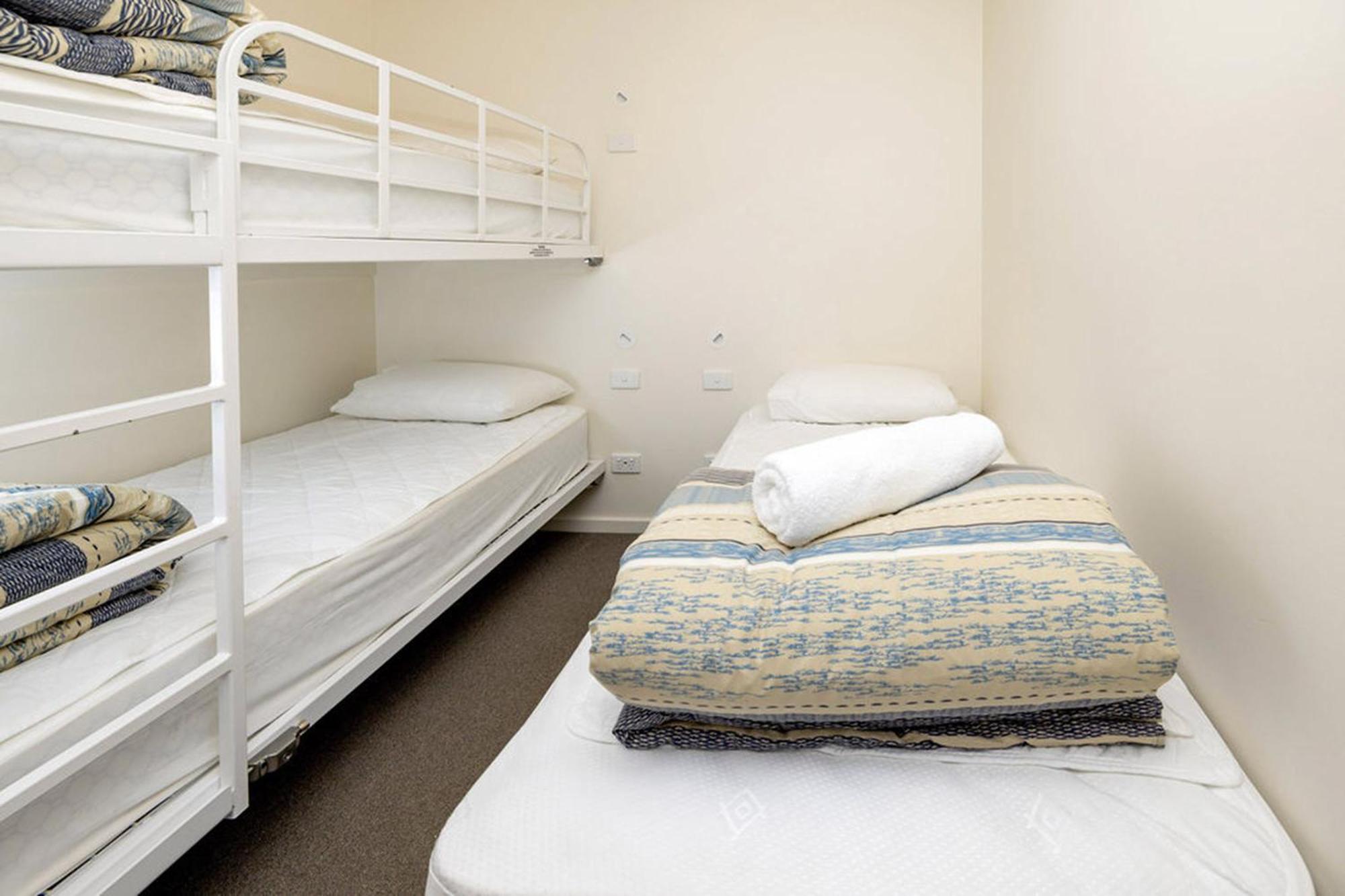 Big4 Deniliquin Holiday Park Habitación foto