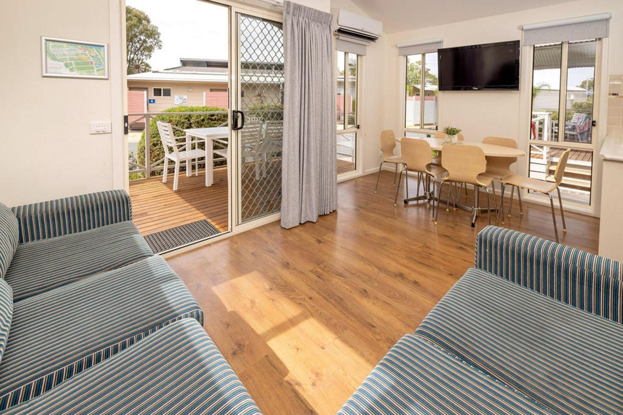 Big4 Deniliquin Holiday Park Habitación foto